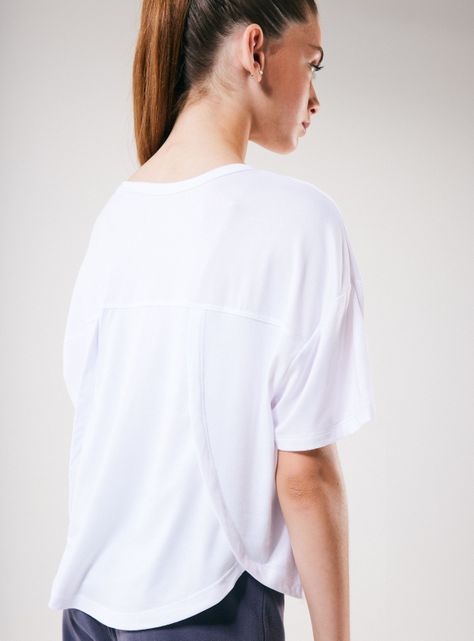 Polera Largo Medio Detalle en Espalda-1
