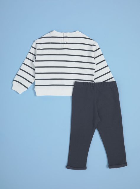 Buzo con Polerón Estampado y Pantalón Liso-1