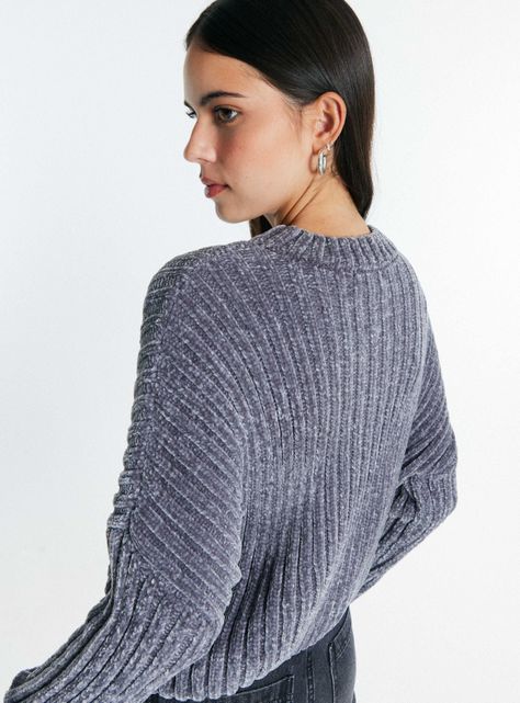 Sweater Cuello Redondo con Apertura-3