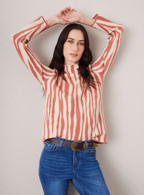 Sweater con Diseño Bicolor y Cuello Alto-0