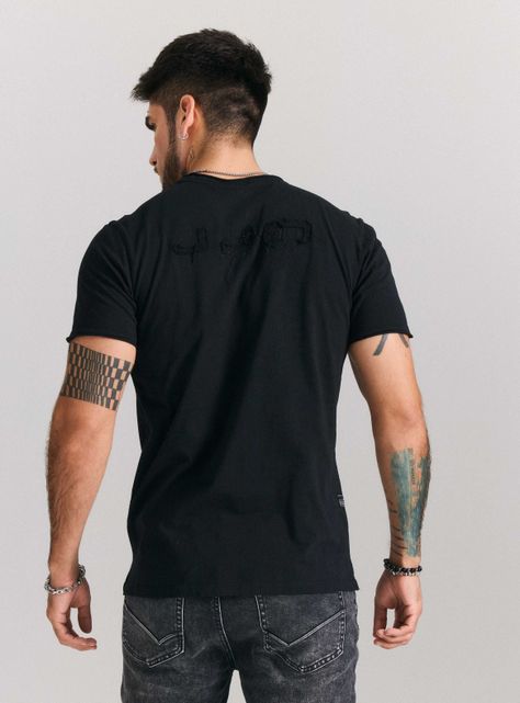 Polera Parche Tela Deshilachada Bordado Espalda-1
