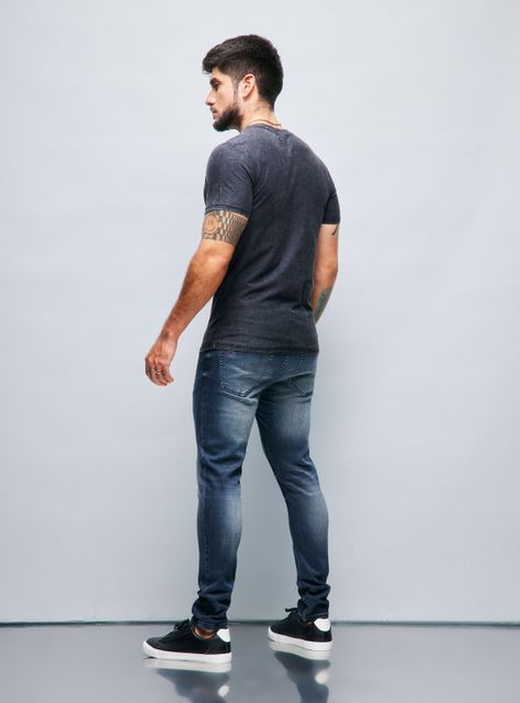 Polera Básica Ajustada Cuello V Lavado Ácido-5