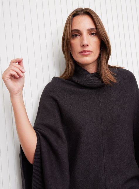 Sweater Poncho Tejido con Botones en Costados-2
