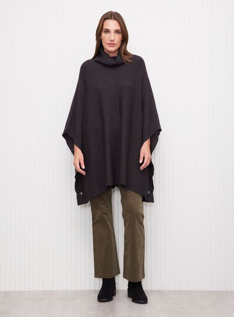 Sweater Poncho Tejido con Botones en Costados-4