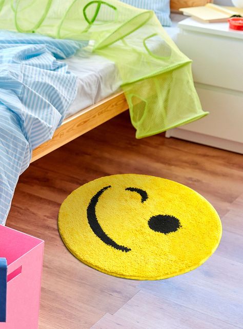 Alfombra Infantil 67 x 67 cm Emoji Guiño Amarillo-2