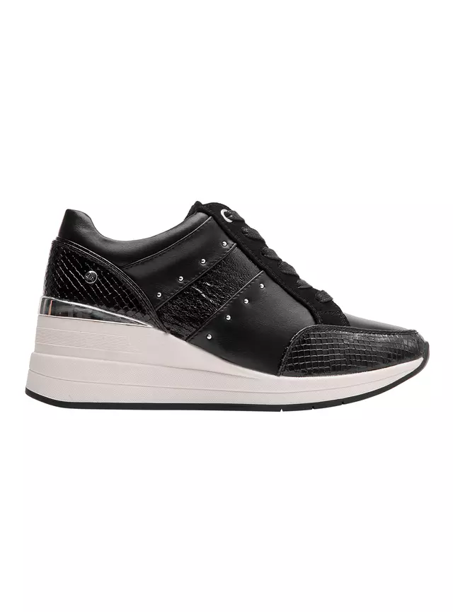 Zapatilla Urbana Blanca BRM0472 con Tachas Mujer