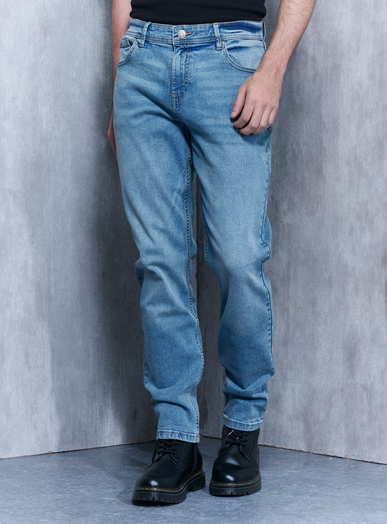 Jeans Focalizado sin Roturas