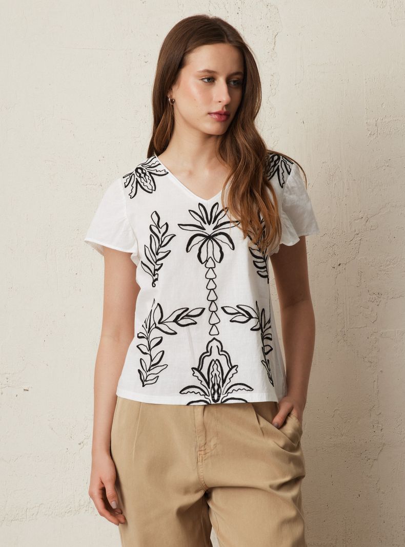 Blusa con Bordado Frontal