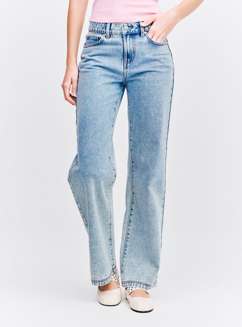 OPPOSITE JEANS WIDE LEG TIRO ALTO CIERRE Y BOTÓN