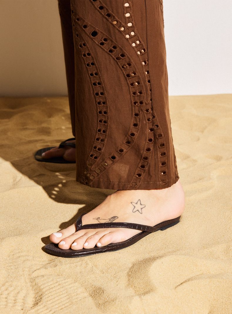 Hawaiana Flat Textura Croco Mujer