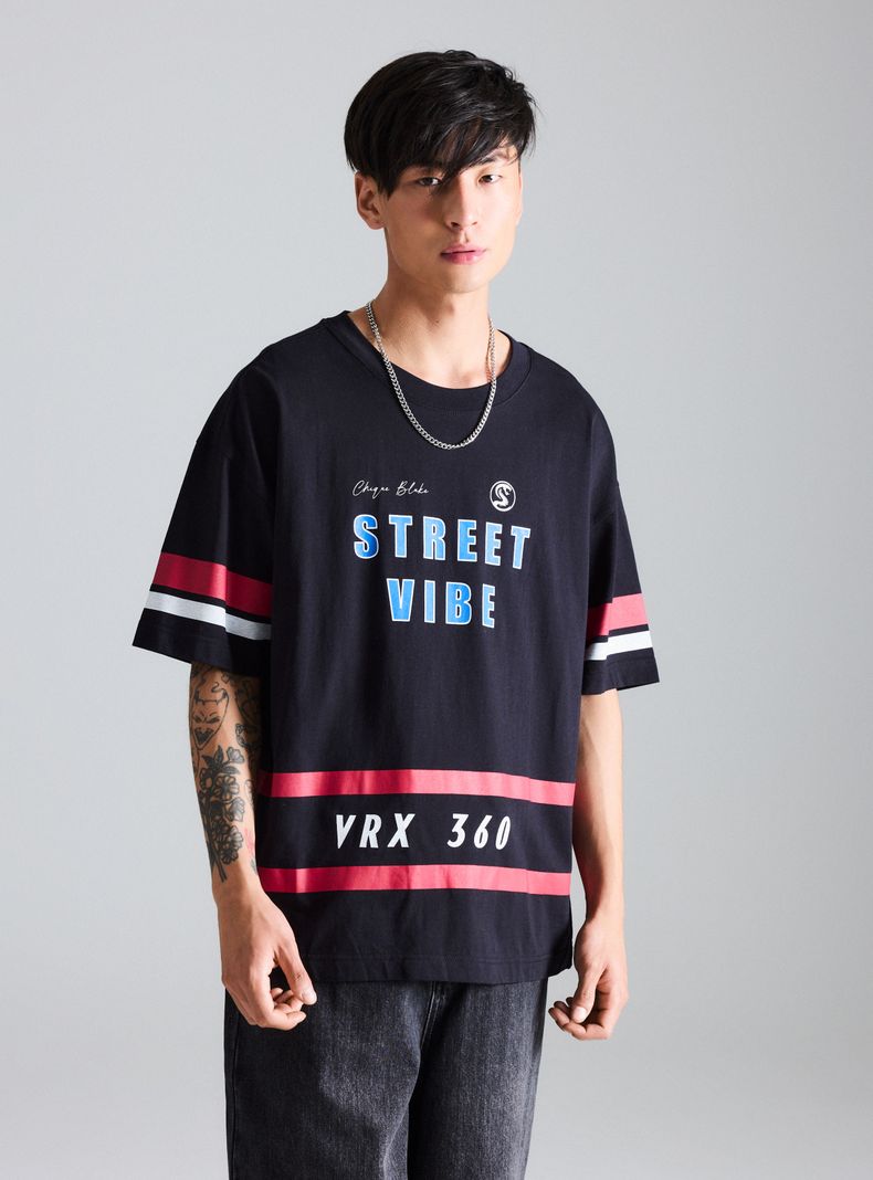 Polera Cuello Redondo Estampada Regular Fit