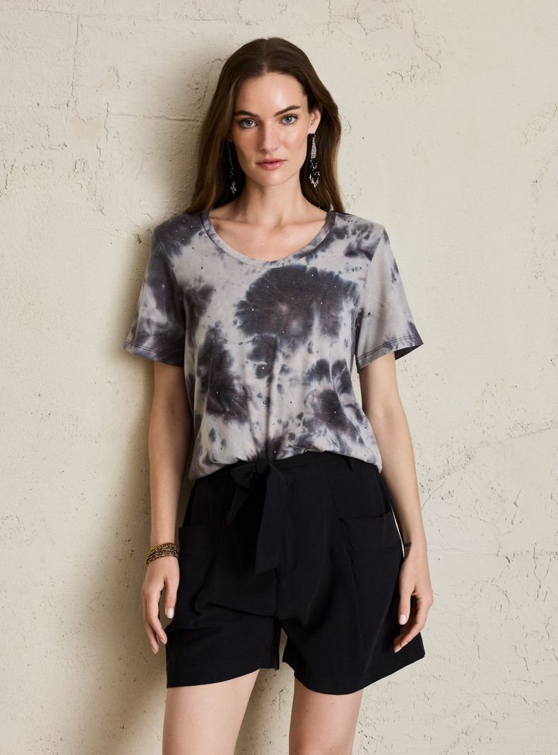 Polera Tie Dye con Tachas