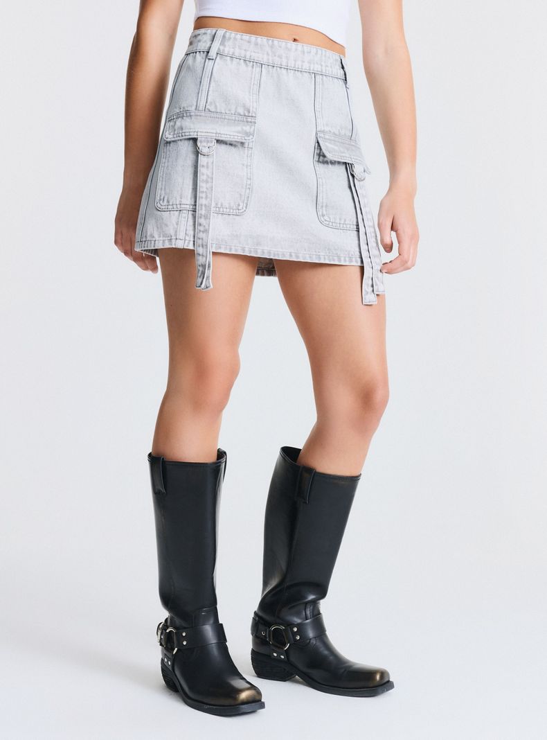 Falda Bolsillos Delanteros con Straps