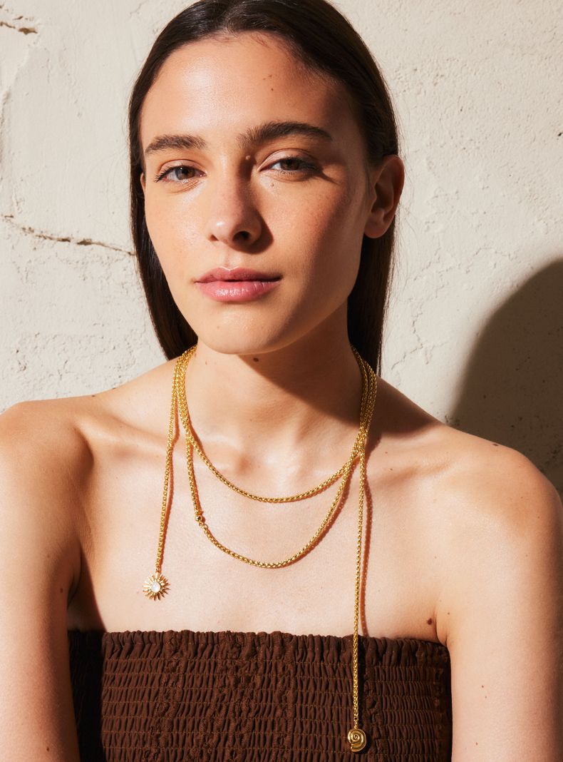 Collar Sol y Caracola en Puntas Colaboración María Pombo