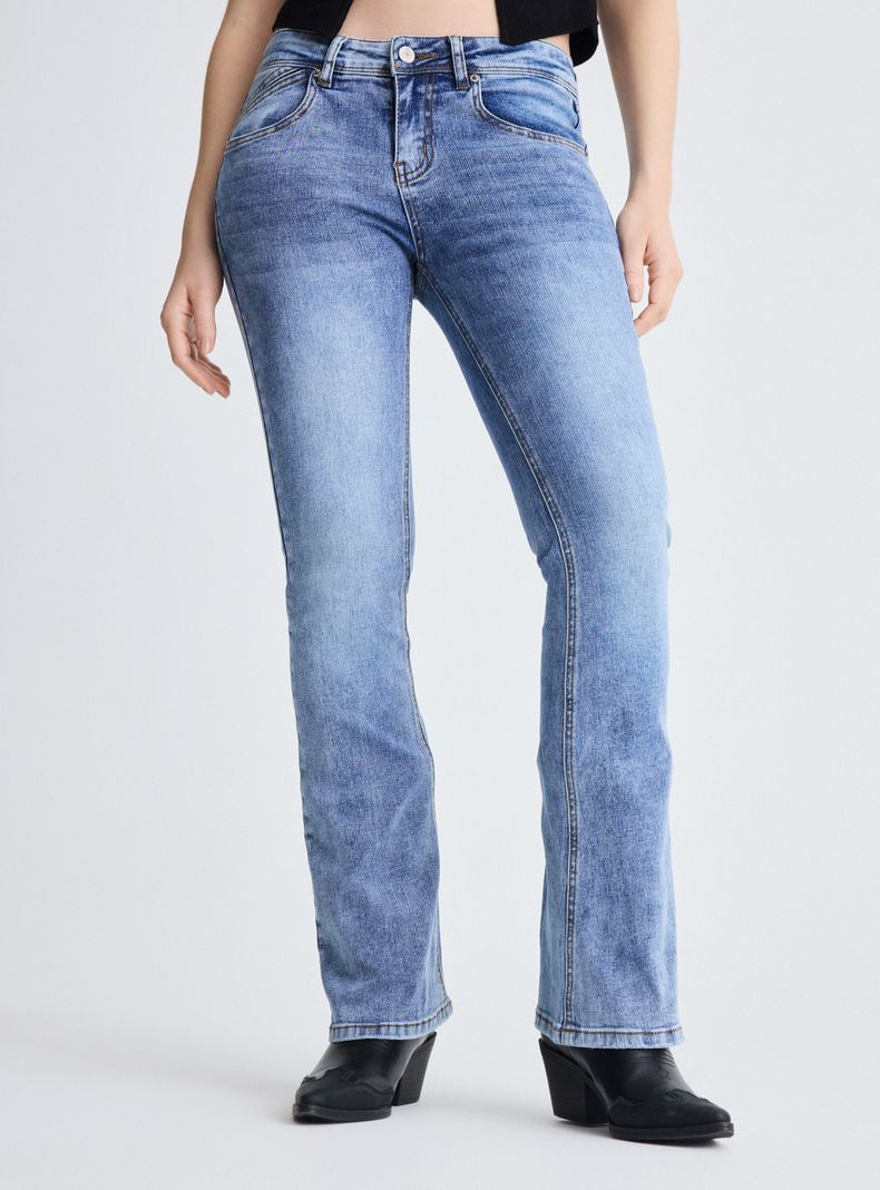 OPPOSITE JEANS FIT FLARE TIRO BAJO