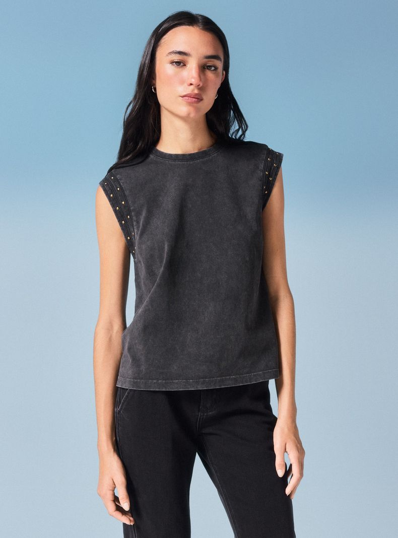 Polera sin Mangas Tachas