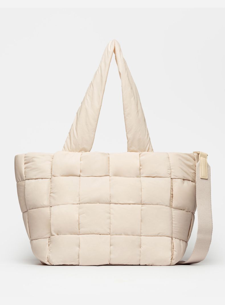 Cartera Shopper Lounge