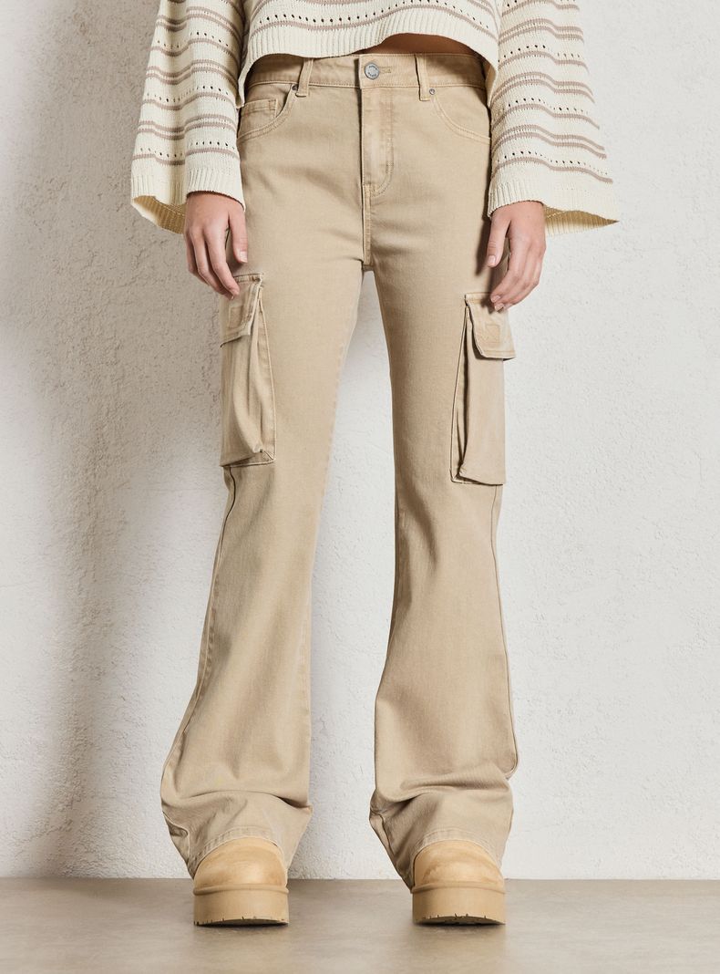 Pantalón Bolsillo Cargo Flare Fit