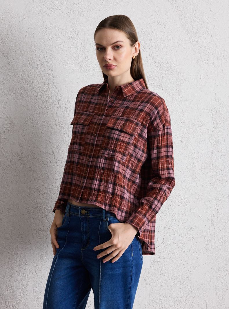 Blusa Cuadrillé con Detalles Internos