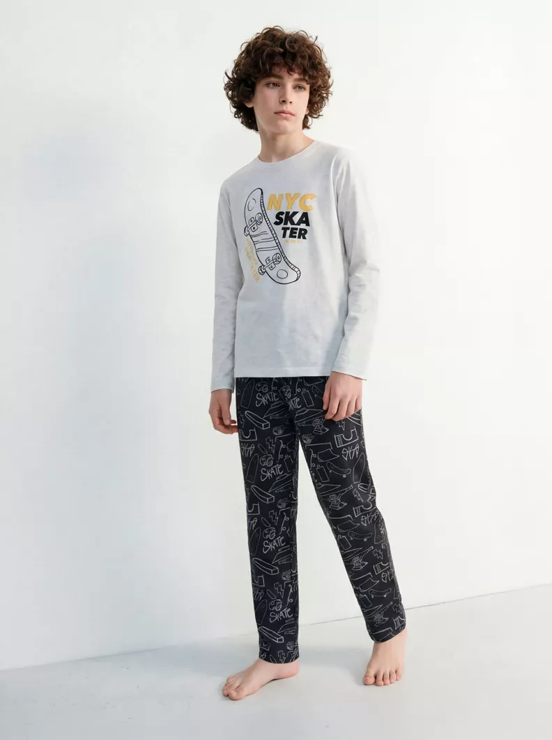 Pijama Bordado Skater Fleece