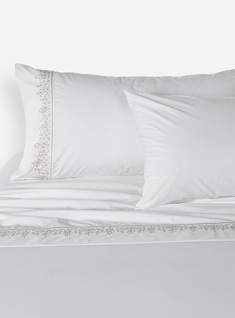 Sábana King Bordada Floral Blanca 220 Hilos