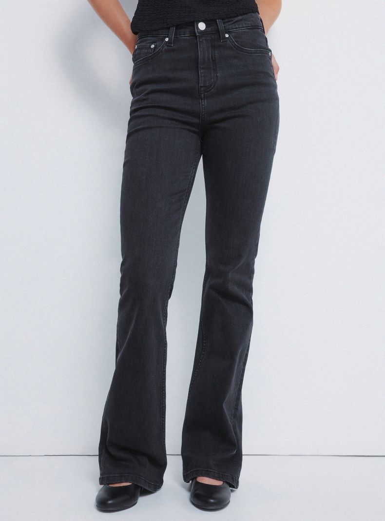 Jeans Bootcut con Bolsillos
