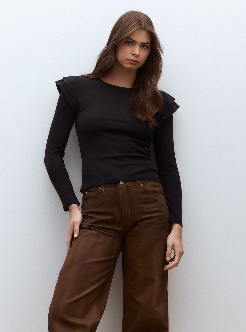 Polera Acanalada con Volantes en Hombros
