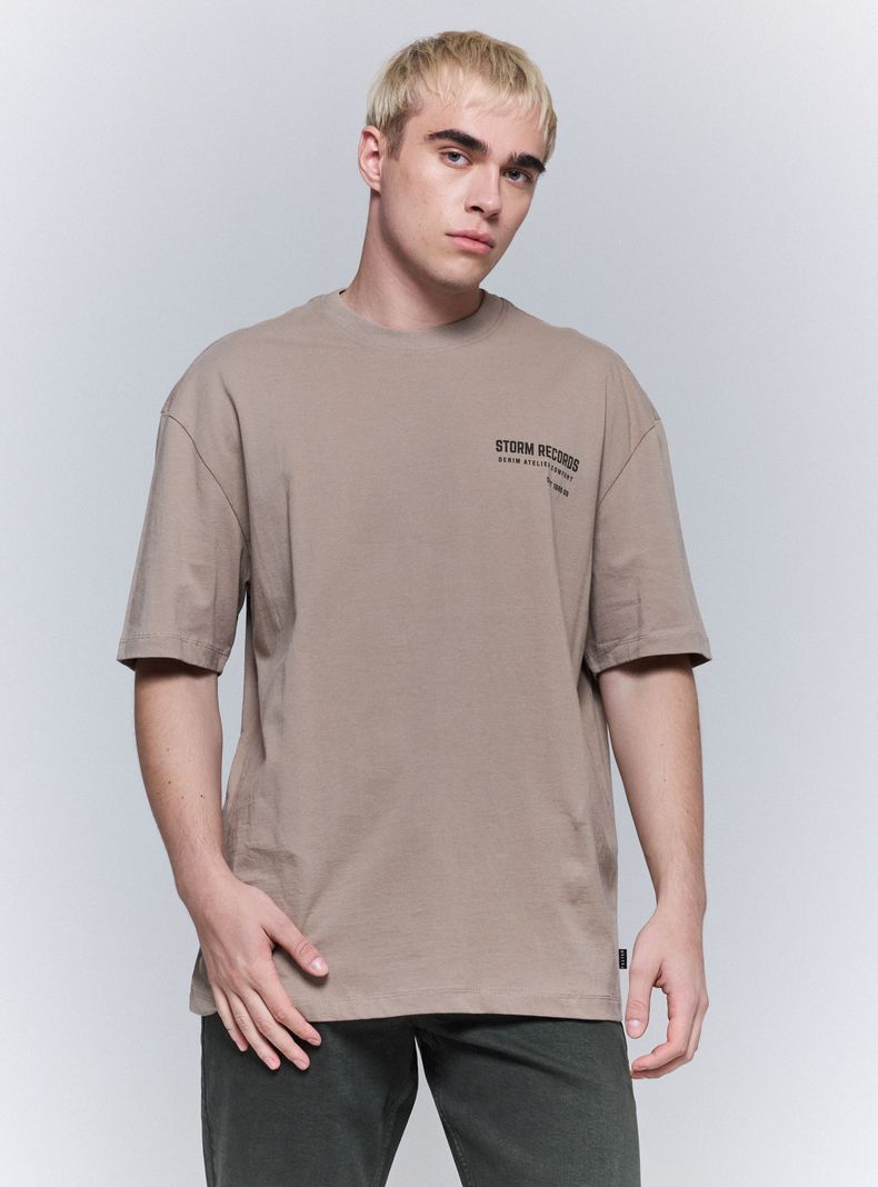 Polera Oversize Estampado Texto Espalda