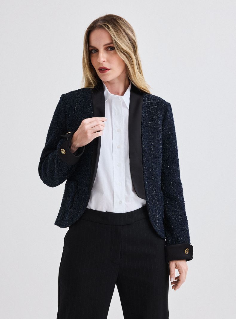 Blazer Corto en Tweed con Solapa Satín