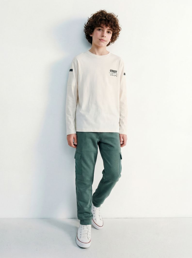 MELT PANTALÓN DE BUZO CARGO Y CORTE FRONTALES