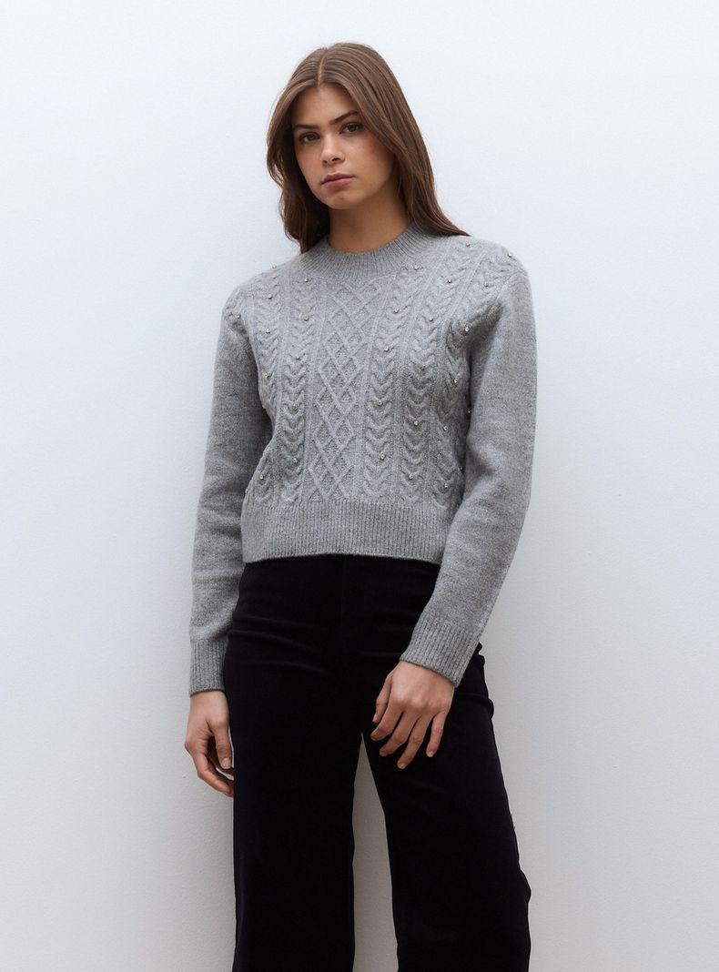 Sweater Trenzado con Aplicación de Perlas