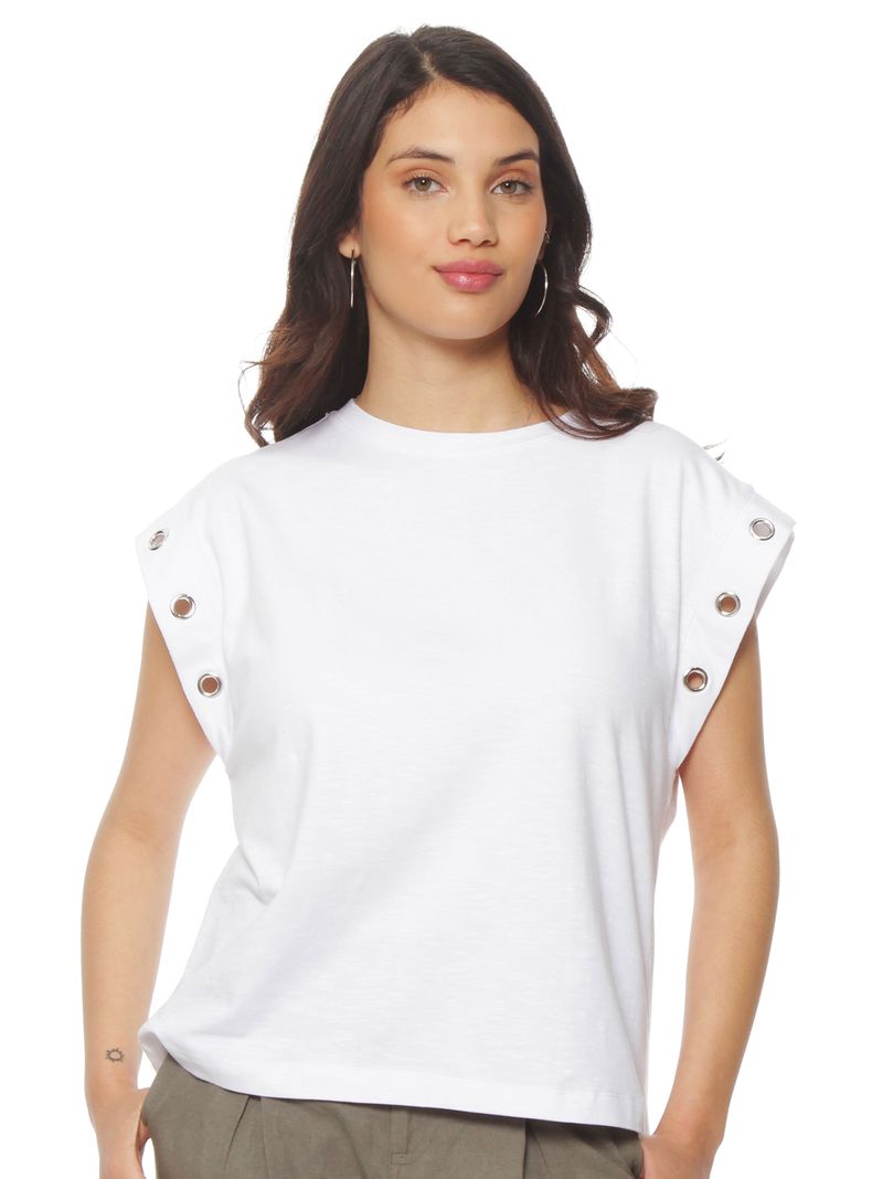 Polera Escote Redondo con Ojetillo en Manga