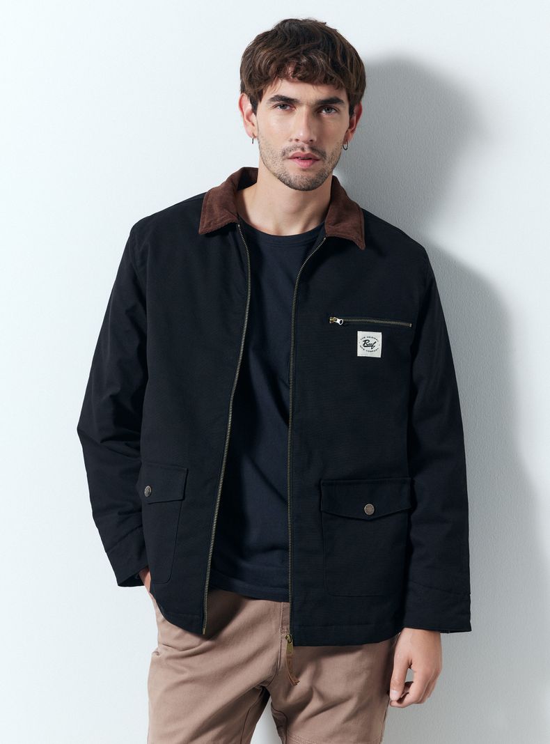 Chaqueta Detalle en Cuello Tres Bolsillos