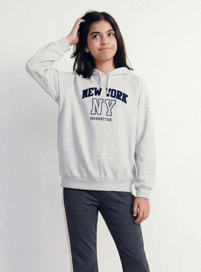 MELT POLERÓN CAPUCHA OVERSIZE CON ESTAMPADO TOALLA