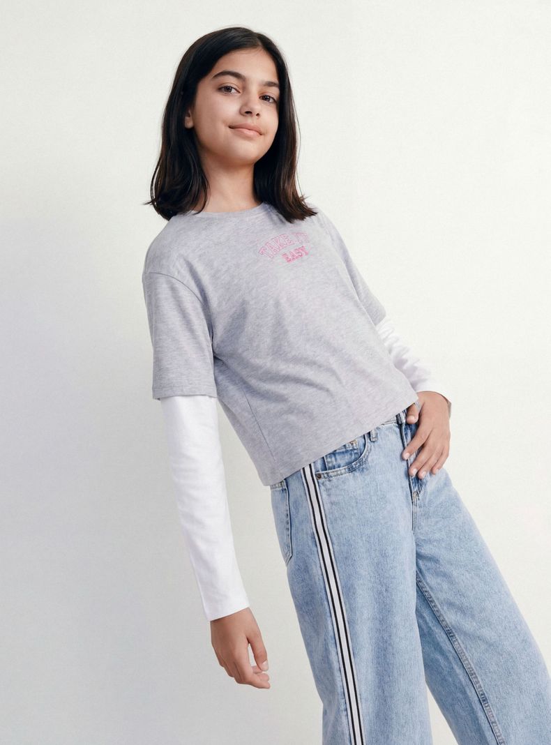 Polera Doble Manga con Estampado Glitter
