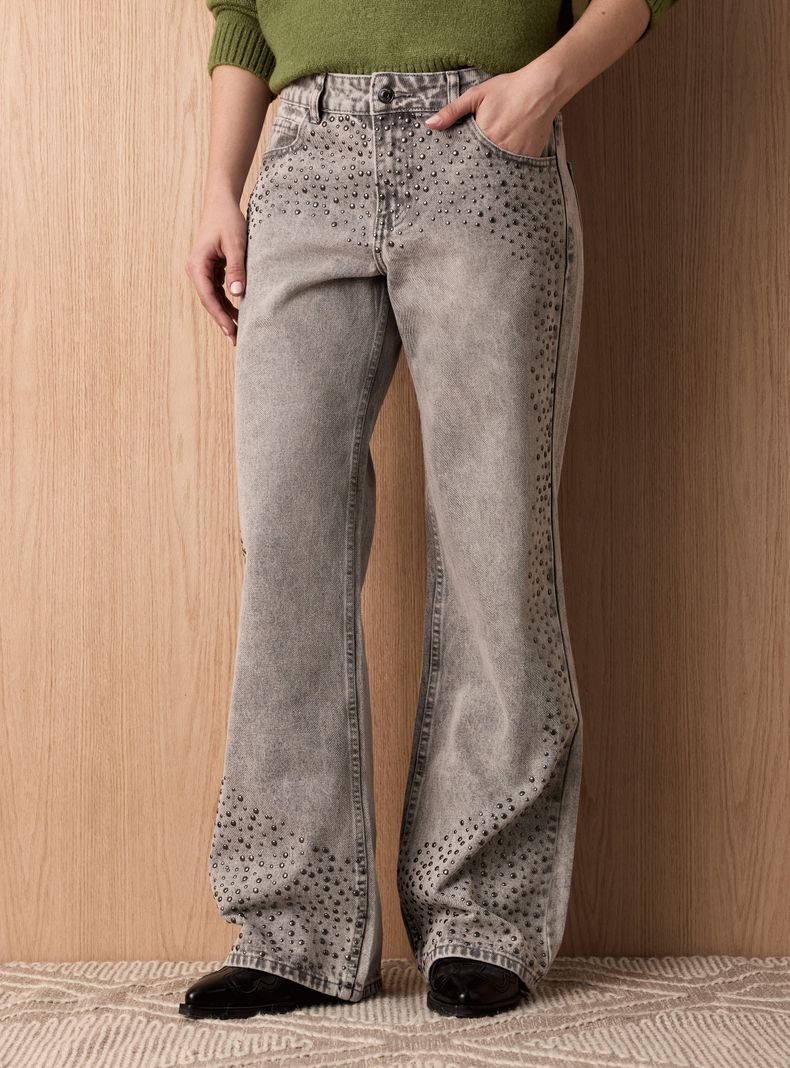 Jeans con Tachas Irregulares