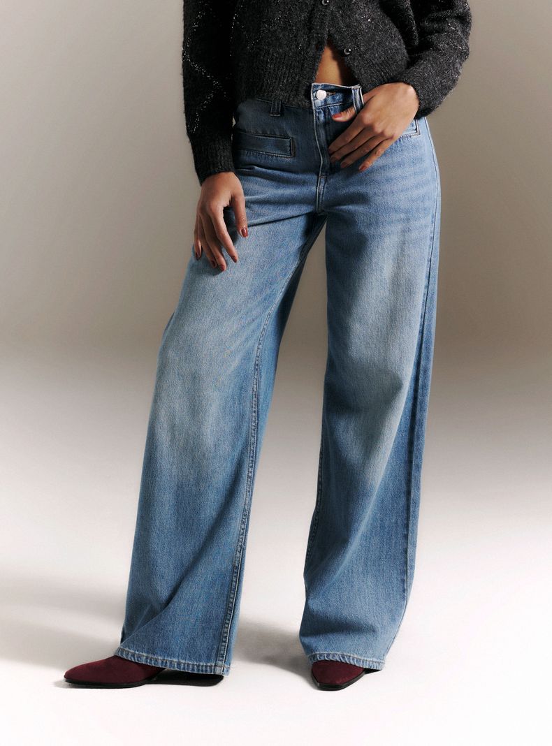 Jeans Wide Leg Tiro Alto Detalle Bolsillos