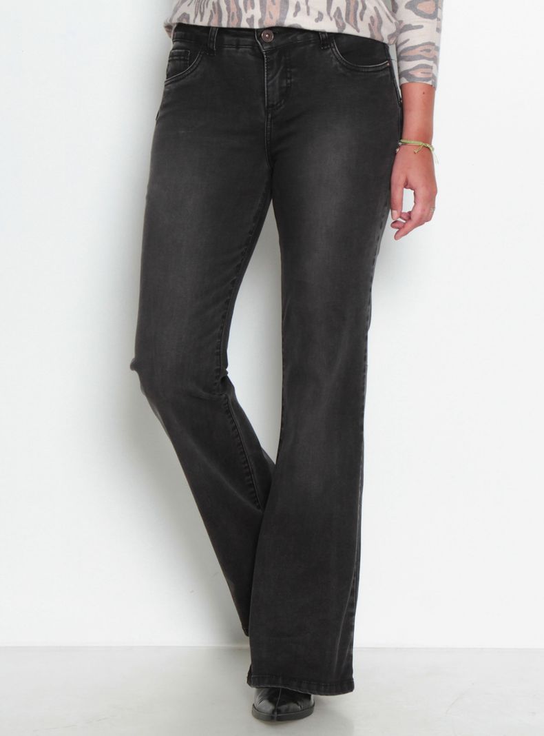 Jeans Tiro Bajo Flare Pretina un Botón Jn