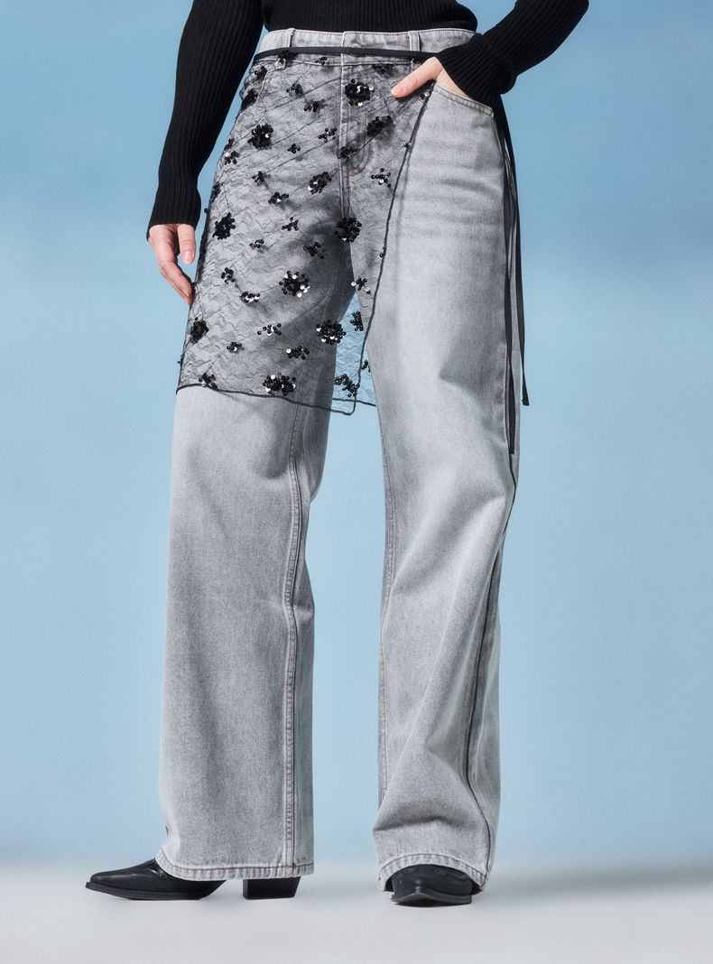 Jeans Calce Relajado con Pareo