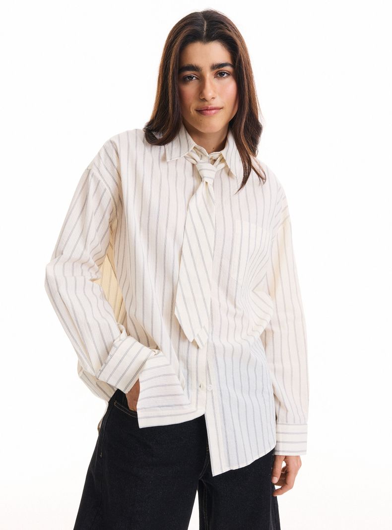 Blusa con Rayas y Corbata Desmontable