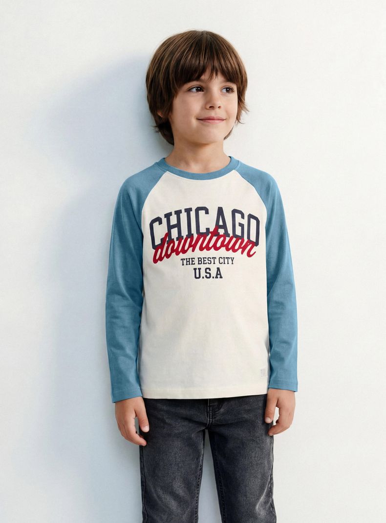 TRIBU POLERA MANGLA RAGLÁN COLOR CON ESTAMPADO FRONTAL