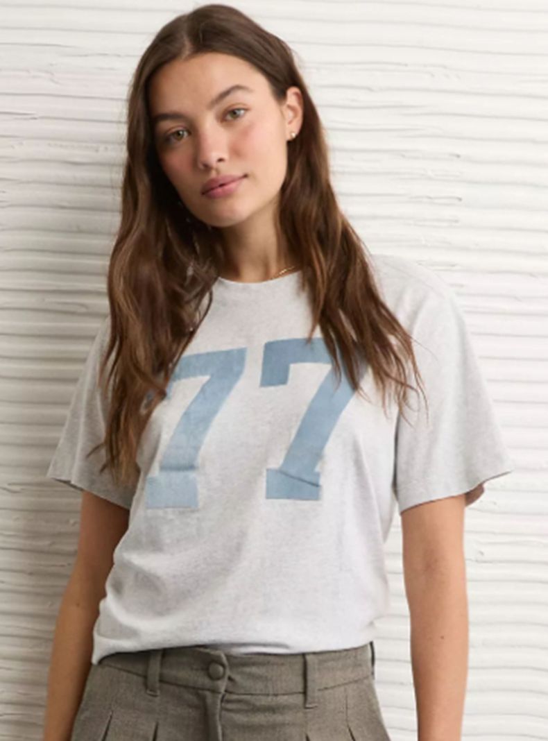 Polera Gráfica Ae de Terciopelo 77