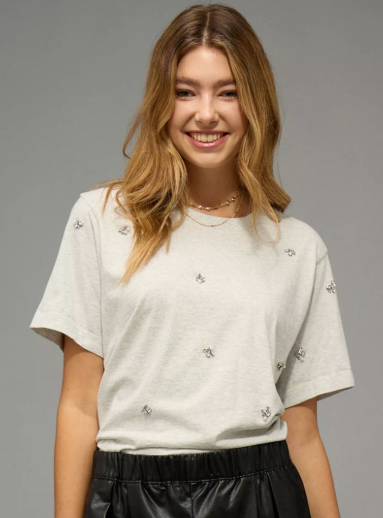 Polera Ae con Cuello Redondo Decorada American Eagle | Paris.cl