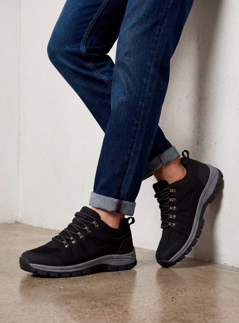 Zapatilla Outdoor Hombre con Cordones y Plantilla de Cuero