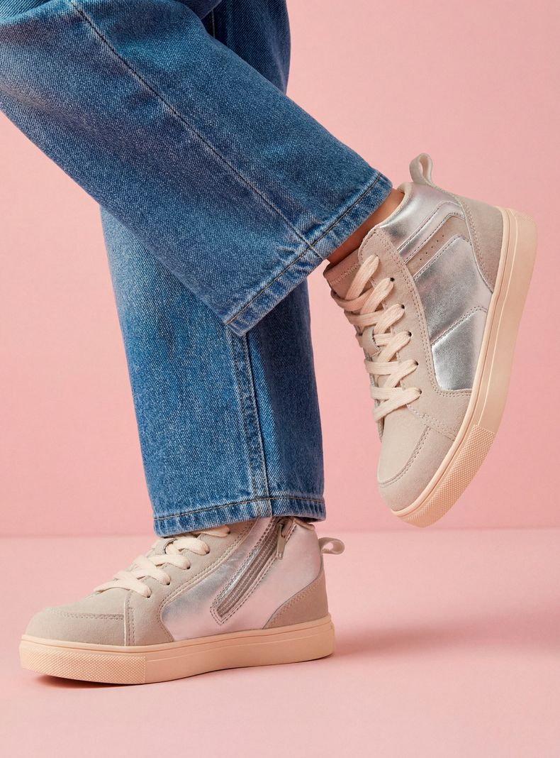 Zapatilla Urbana Material Metalizado Cordón Niña T.25-T.33