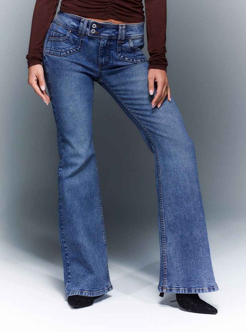 Jeans Flare con Bolsillo Trasero con Tapeta