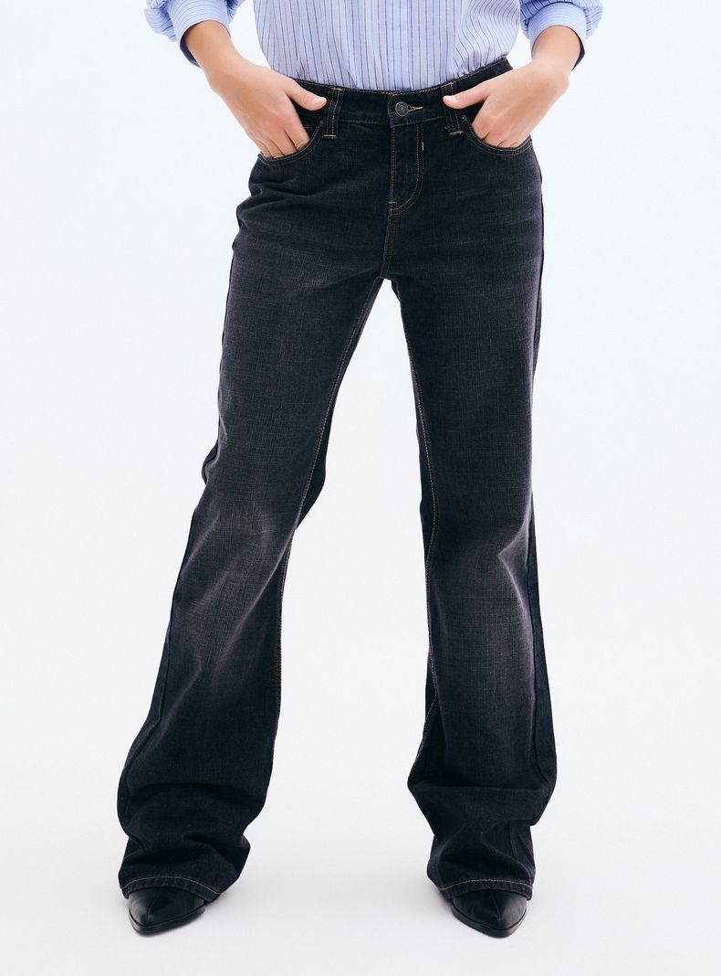 Jeans Flare Fit Tiro Medio con Costuras