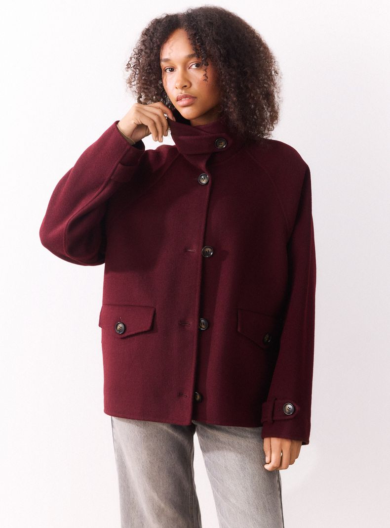 Chaqueta Cuello Alto y Botones en Mangas con Lana