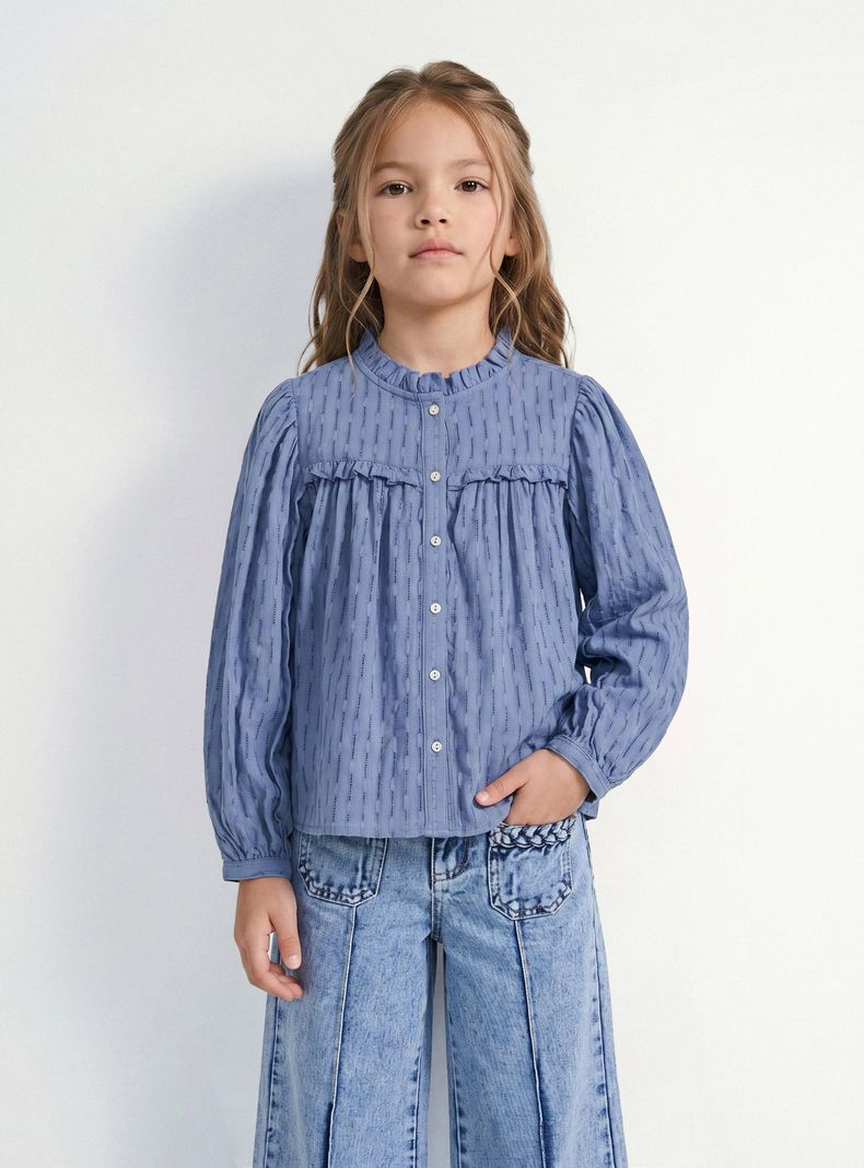 UMBRALE BLUSA CON BORDES DESFLECADOS Y TELA CON TEXTURA VERTICAL
