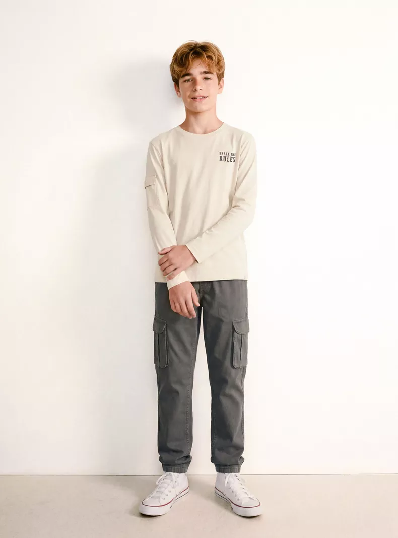Pantalón Cargo con Bolsillo Tapeta